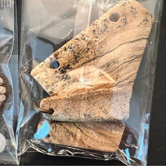 Over 10 Bundles of Assorted Jewelry Making Supplies - Picture 7 of 12